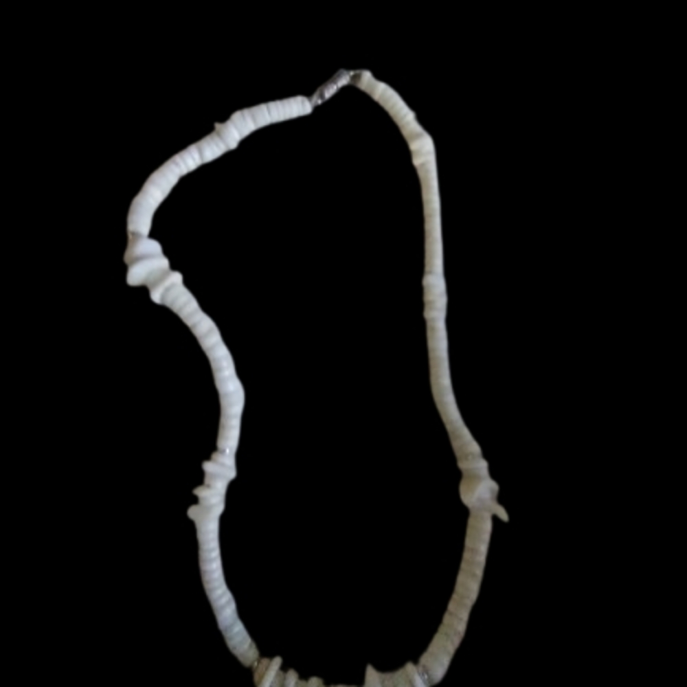 Vintage Hawaiian Elegant White Puka Shell Necklace